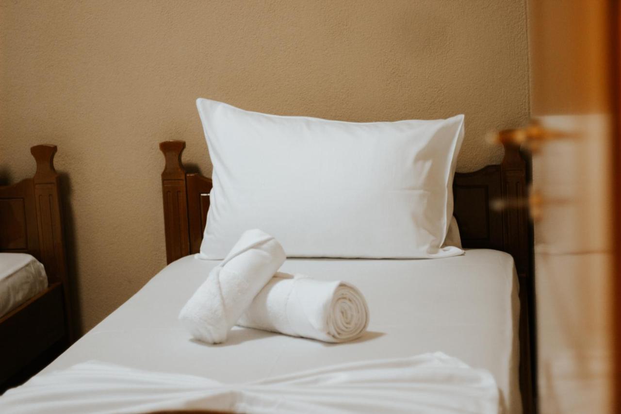 Hotel Lunxheria Gjirokaster Bagian luar foto